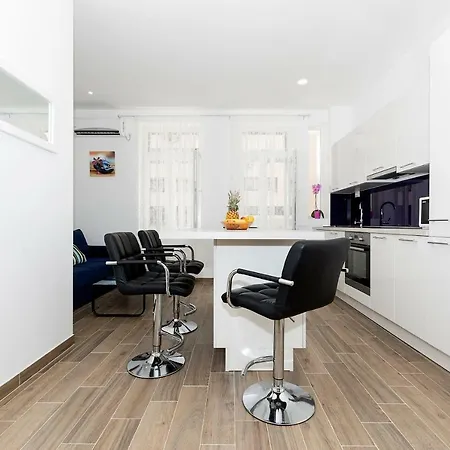 Dreamtime Apartment *